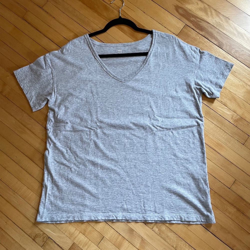 AERIE American Eagle Oversized Cotton V-Neck Tee T-Shirt Distressed Gray